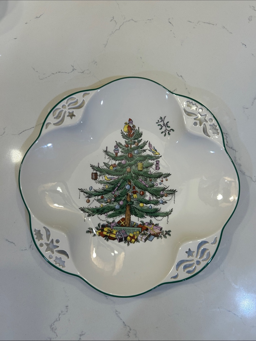 Spode 10 1/2” Large Round Scalloped Christmas Tree Serving Dish